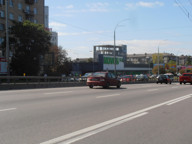 Скролл 3.14x2.32,  Дружбы Народов 18/7 в центр
