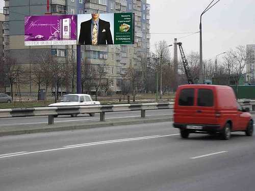 Щит 6.1x3, Бажана Николая пр-кт, 9 - ул. Армянская, в сторону пл. Харьковской, левая Щит 6.1x3, Бажана Николая пр-кт, 9 - ул. Армянская, в сторону пл. Харьковской, левая
